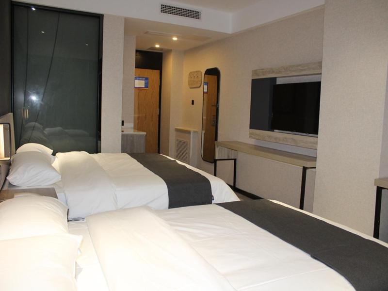 Thank Inn Plus Hotel Shandong Qingdao Olympic Sailing May 4Th Square Dış mekan fotoğraf